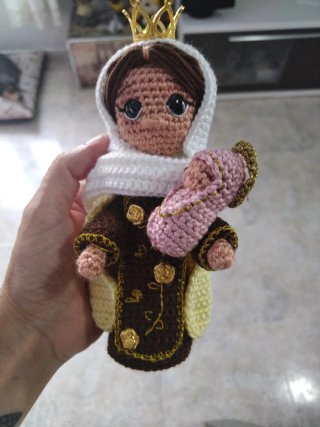 Virgen del Carmen a Crochet con niño dios