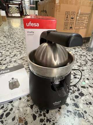 Exprimidor Ufesa Vitality Eléctrico Brazo