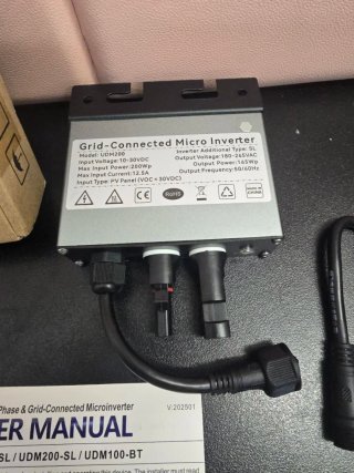 Mini Inversor Solar UDM200W