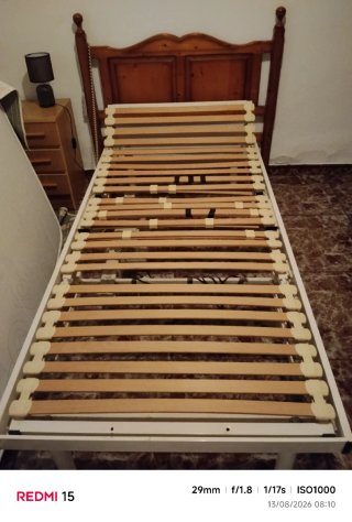 Cama articulada madera y hierro con mando
