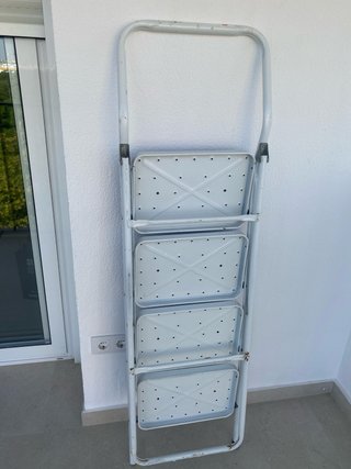 Escalera plegable 4 peldaños