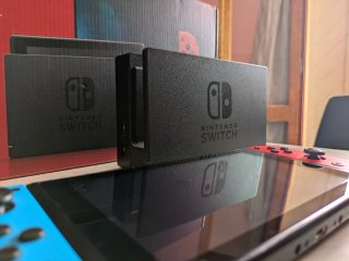 Nintendo Switch V2 + Dock + Scatola + Accessori