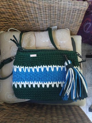 Bolso bandolera  tejido hecho a mano.