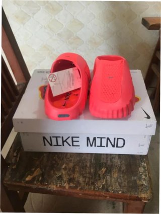 Nike Mind 001 Rojo Solar EU 42 Nuevas