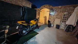 BMW Moto Touring Amarilla y Negra