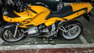 BMW Moto Touring Amarilla y Negra