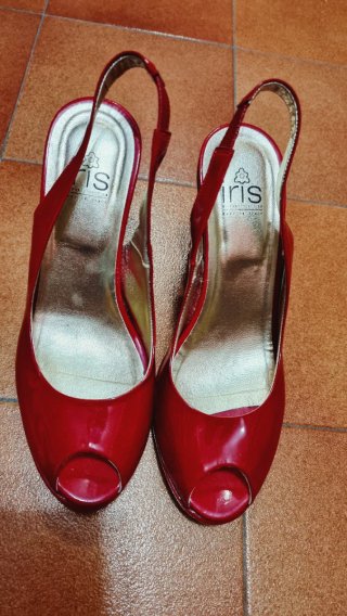 Scarpe rosse con tacco a zeppa