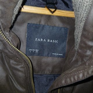 Abrigo acolchado Zara marrón con cinturón