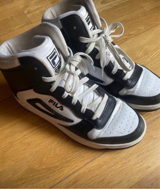 Zapatillas Fila Negras y Blancas