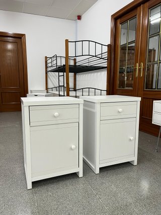 nuevas mesitas de noche en blanco