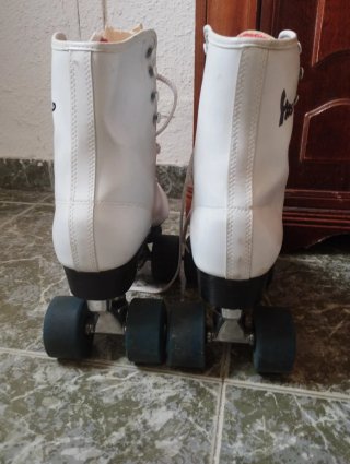 Patines de 4 ruedas blancos