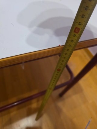 Mesa de trabajo metálica y madera