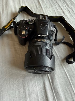 Cámara Nikon D5300 + objetivo y accesorios