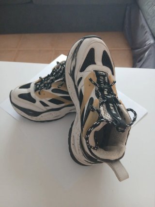Zapatillas Buffalo negras y blancas