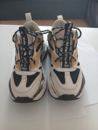 Zapatillas Buffalo negras y blancas