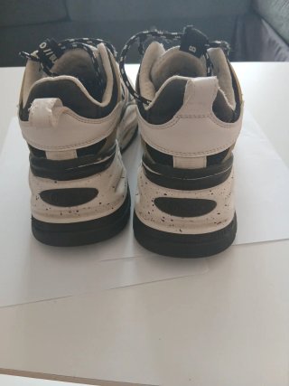 Zapatillas Buffalo negras y blancas