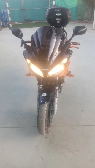 Yamaha FZS 600 Fazer Naranja y Negra