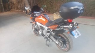 Yamaha FZS 600 Fazer Naranja y Negra