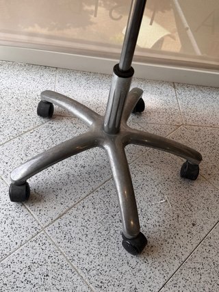Taburete giratorio con respaldo