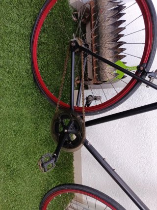 Bicicleta de carretera Monty negra