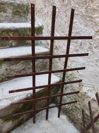 Nr. 2 antiche grate Inferriate ferro battuto