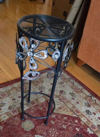 Mesa decorativa metal con flores y cristales