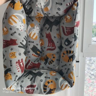 Cama para gato con estampado de gatos