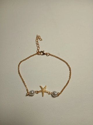 Pulsera dorada con perlas y estrella de mar
