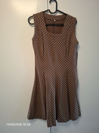 Vestido marrón con lunares blancos