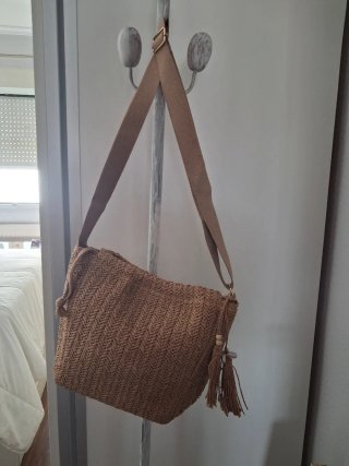 Bolso de rafia estilo bandolera