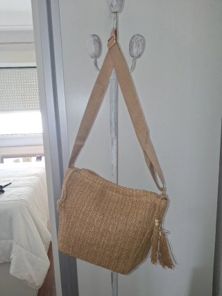 Bolso de rafia estilo bandolera