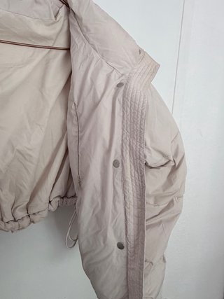 Plumífero Oysho marfil cropped mujer