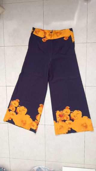 Conjunto de pantalón y blusa de vestir, sin marca