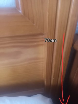 Cabecero de cama de madera y metal