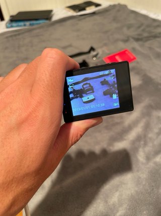 Cámara estilo GoPro con accesorios