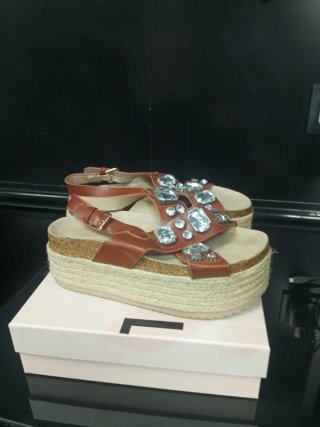 Sandalias Plataforma Marrón y Plata