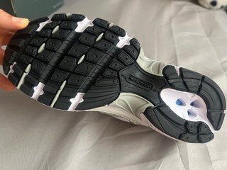 Zapatillas New Balance 530  Blancas y Plateadas