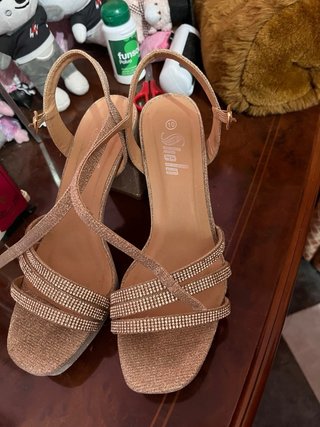 Tacones Dorados y Plateados Brillantes