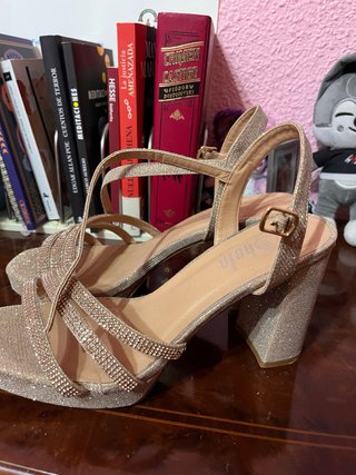 Tacones Dorados y Plateados Brillantes