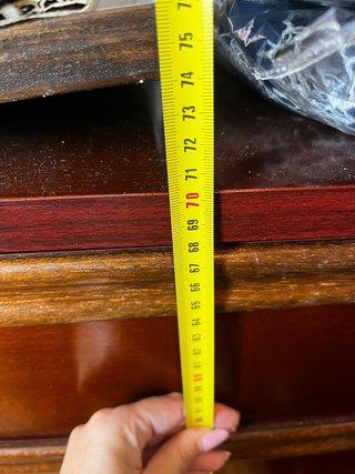 Cómoda de madera oscura