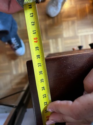 Cómoda de madera oscura