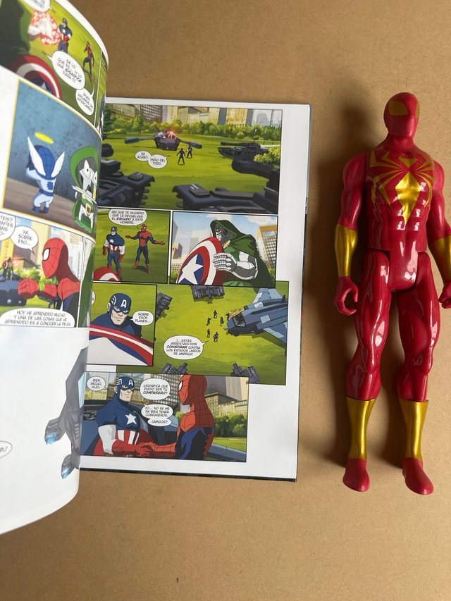 Marvel Ultimate Spider-Man mas figura