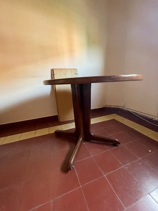 Mesa redonda de madera