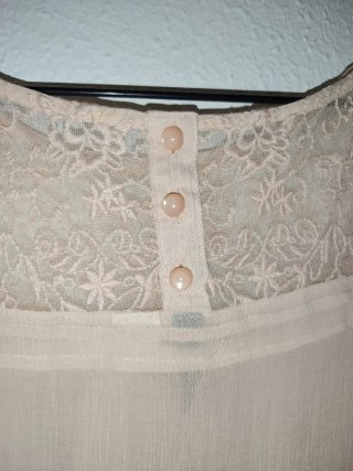 Blusa rosa con encaje