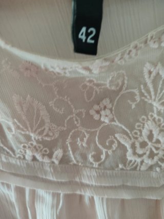 Blusa rosa con encaje