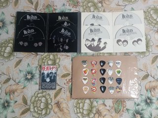 Lote The Beatles: Box 8 CD's + Cassette + 20 Púas.