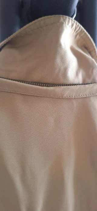 Chaqueta tipo gabardina beige
