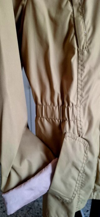 Chaqueta tipo gabardina beige