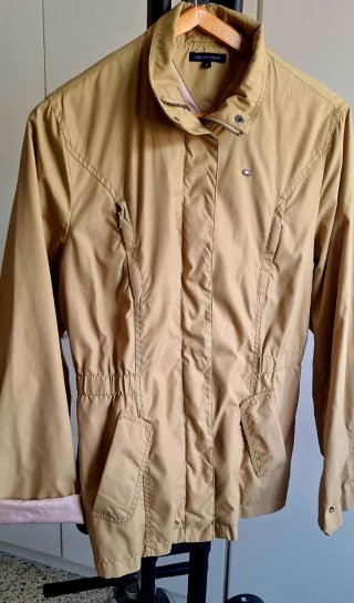 Chaqueta tipo gabardina beige