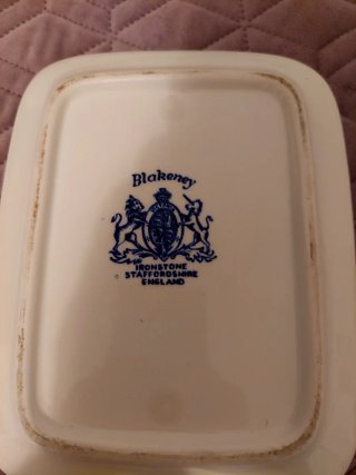 Formaggiera antica Ironstone con coperchio